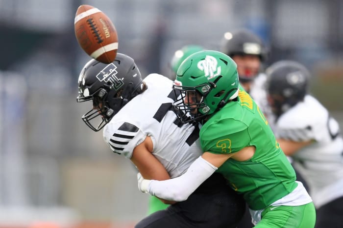 Tualatin.West-Linn.6A-football-semifinal.Leon-Neuschwander.96